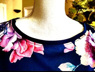 T-shirt floreale Peace&Love