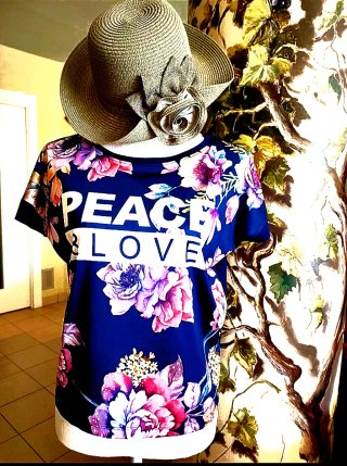 T-shirt floreale Peace&Love