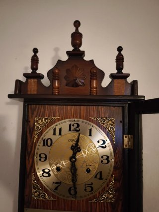 Reloj de péndulo antiguo