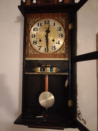 Reloj de péndulo antiguo