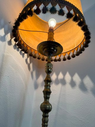 Lampada da Terra Vintage con Design Classico e Robusto