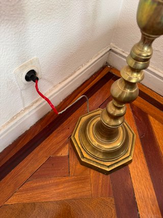 Lampada da Terra Vintage con Design Classico e Robusto