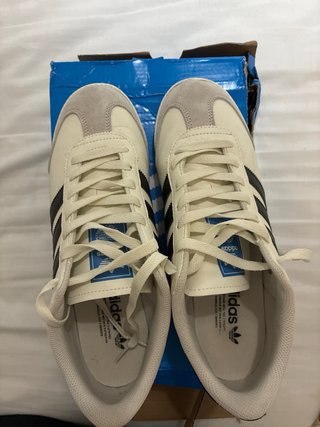 Zapatillas Adidas Blancas y Negras