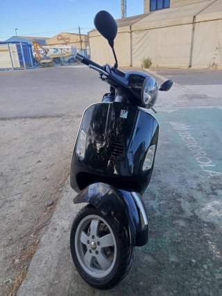 Vespa Gran Turismo 125 Negra