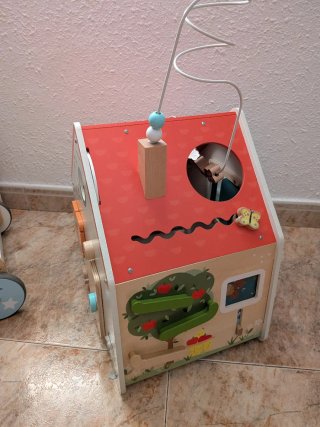 Casita de madera infantil actividades Vertbaudet
