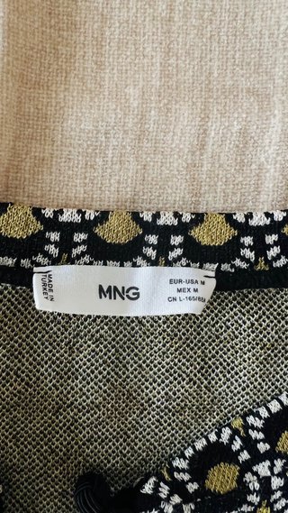 Blusa con pedrería buena marca