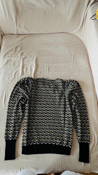 Blusa con pedrería buena marca