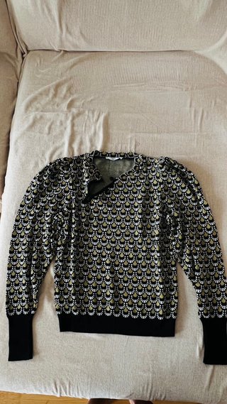 Blusa con pedrería buena marca