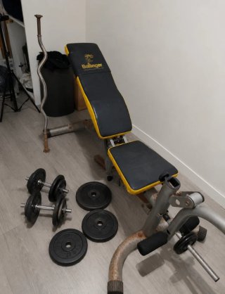 Banco de pesas y accesorios gimnasio