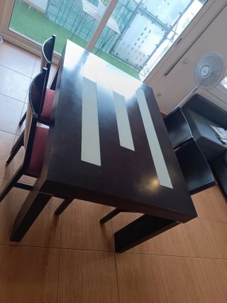 Negociable Mesa, sillas y mesa de centro