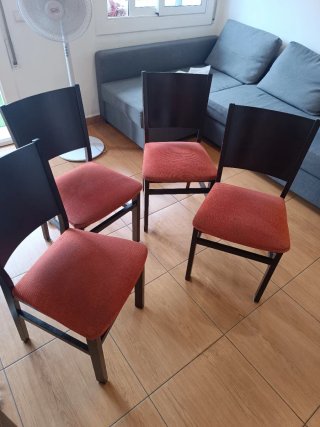 Negociable Mesa, sillas y mesa de centro