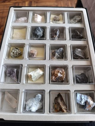 Espositore Collezionabile di Minerali e Pietre Preziose