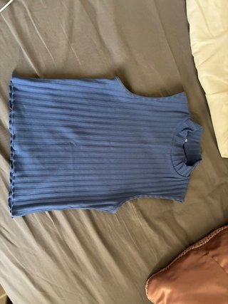 Top azul cuello alto sin mangas
