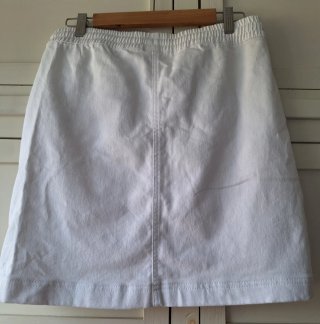 Falda corta blanca de algodón al 75% Talla 10( M)