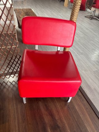 Sillón individual tapizado burdeos