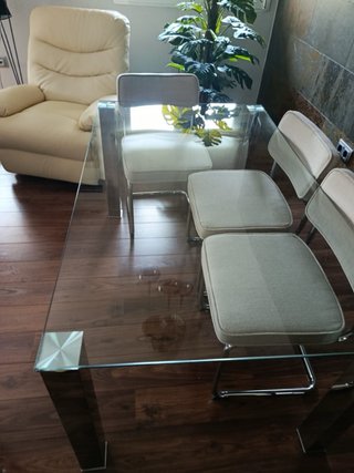 Mesa de cristal con 6 sillas