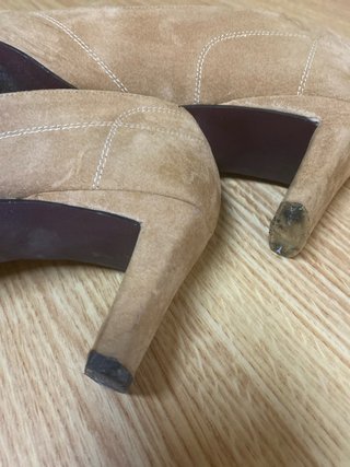 Zapatos de vestir beige mujer.