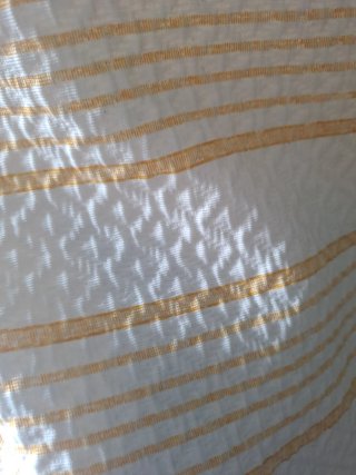 Tela de tapicería con rayas doradas