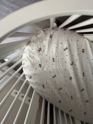 Cuna Stokke ovalada blanca