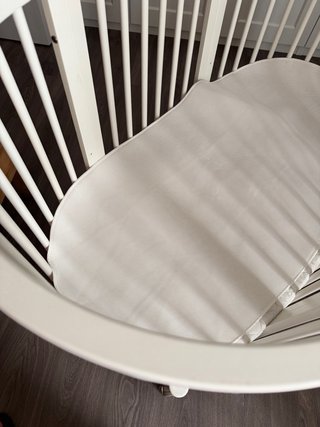 Cuna Stokke ovalada blanca