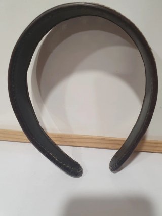 Diadema de piel marrón