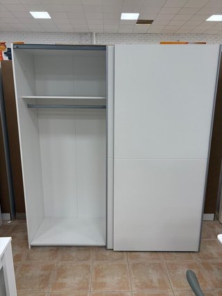 Armario con puertas correderas ¡Gran almacenaje!