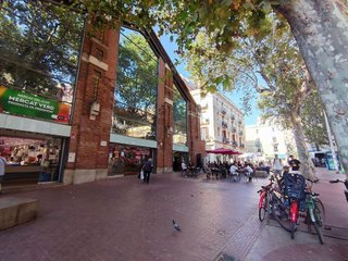 Restaurante en venta en El Camp de l'Arpa del Clot en Barcelona