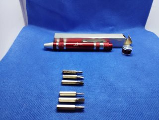 Destornillador portátil compacto rojo