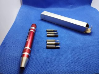 Destornillador portátil compacto rojo