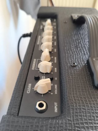 Blackstar Debut 50R + Pedal distorsión Joyo