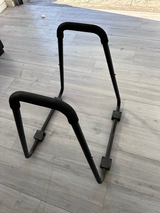Rack gimnasio con banco, barra y discos