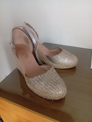 Cuñas Gaimo Beige y Plata Talla 38