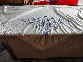 Manton de Manila bordado morado