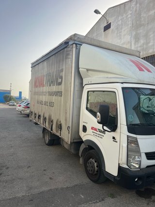Renault Maxity 130CV Camión Carrozado