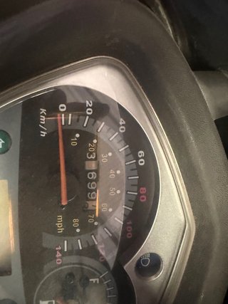 Moto Scooter Negra y Gris