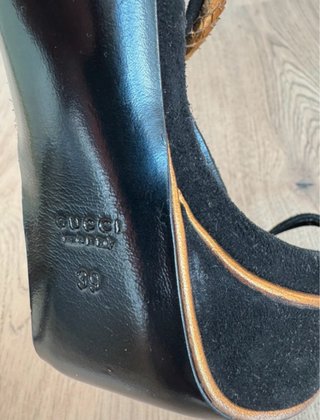 Sandalias Gucci Ante Negro y Dorado