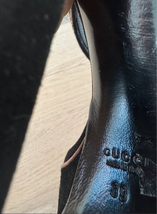 Sandalias Gucci Ante Negro y Dorado