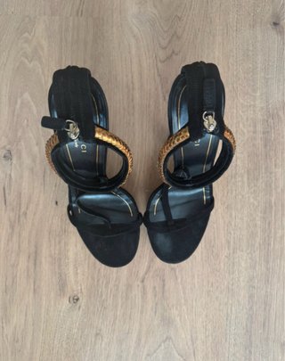 Sandalias Gucci Ante Negro y Dorado