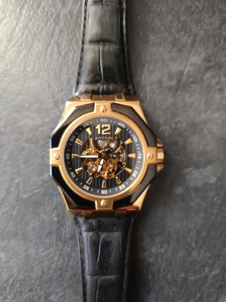 Reloj Attitude Negro y Dorado