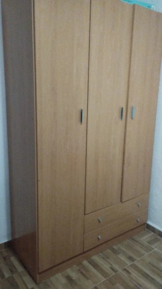 Armario de madera 3 puertas y cajones