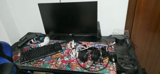Ordenador completo con mesa y silla