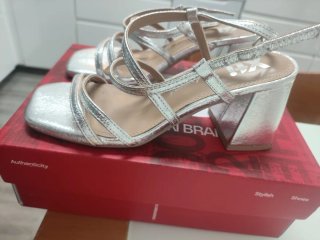 Sandalias plateadas tacón ancho Talla 36