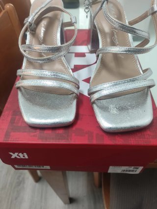 Sandalias plateadas tacón ancho Talla 36