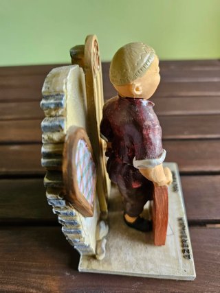 Statuetta decorativa da uomo per sostenere libri