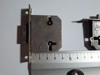 5 CERRADURAS ANTIGUAS CON LLAVE Y BOCALLAVE