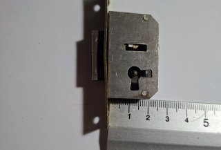 5 CERRADURAS ANTIGUAS CON LLAVE Y BOCALLAVE