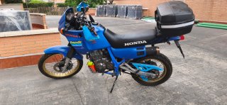 Honda Enduro Moto Azul y Negra