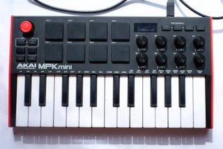 Controlador Akai MPK mini sin usar