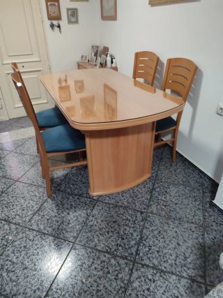 Mesa y 4 Sillas Comedor
