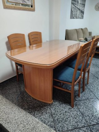 Mesa y 4 Sillas Comedor